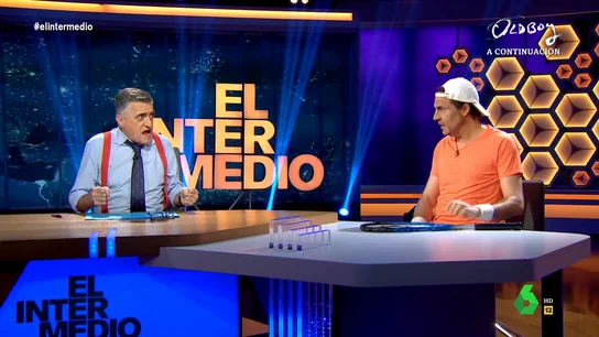 El comentario de Wyoming a 'Rafa Nadal' tras su 'fichaje' por Arabia Saudí 'Rafa Nadal', imitación de Raúl Pérez mediante, visita el plató de El Intermedio para hablar de su fichaje por Arabia Saudí y asegura que allí "no son racistas, tienen billetes de todos los colores. Su divertida entrevista con Wyoming, en este vídeo.