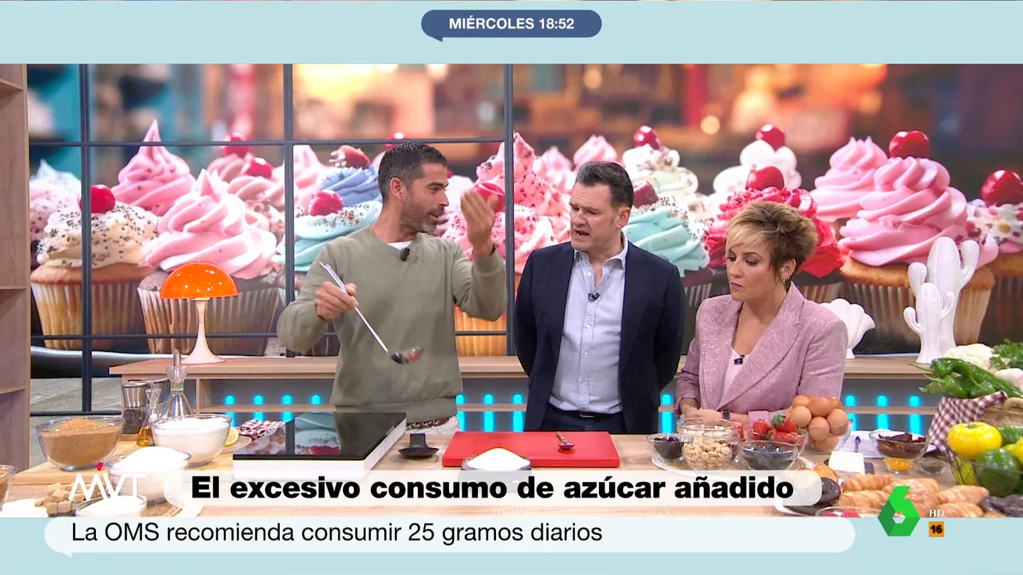 ¿Cuánto azúcar es recomendable tomar al día? Pablo Ojeda explica la diferencia entre lo saludable y lo que consumimos Pablo Ojeda explica en este vídeo de Más Vale Tarde cuánto azúcar recomienda la OMS tomar al día y desvela cuál es la media diaria en España. Además, analiza los problemas de salud que conlleva su consumo excesivo.