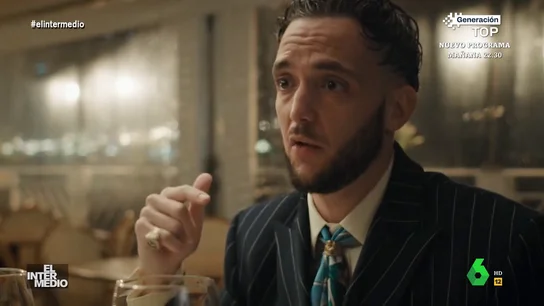 Vídeo manipulado - C. Tangana y Aznar mantienen una intensa conversación sobre componer música En este montaje de El Intermedio, C. Tangana conversa con José María Aznar sobre música. El artista le explica cómo es capaz de componer canciones a pesar de no haber dado clases de canto o piano, mientras el expresidente le responde rotundo.