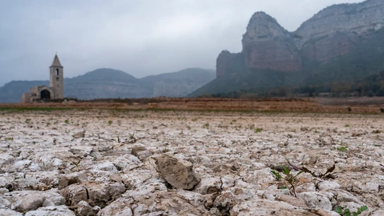 Imagen de archivo del pantano de Sau en la población de Vilanova de Sau (Barcelona) Imagen de archivo del pantano de Sau en la población de Vilanova de Sau (Barcelona)