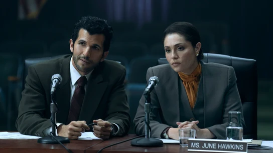 Gabriel Sloyer como Díaz y Juliana Aidén Martinez como June Hawkins, en una escena de 'Griselda'. Gabriel Sloyer como Díaz y Juliana Aidén Martinez como June Hawkins, en una escena de 'Griselda'.