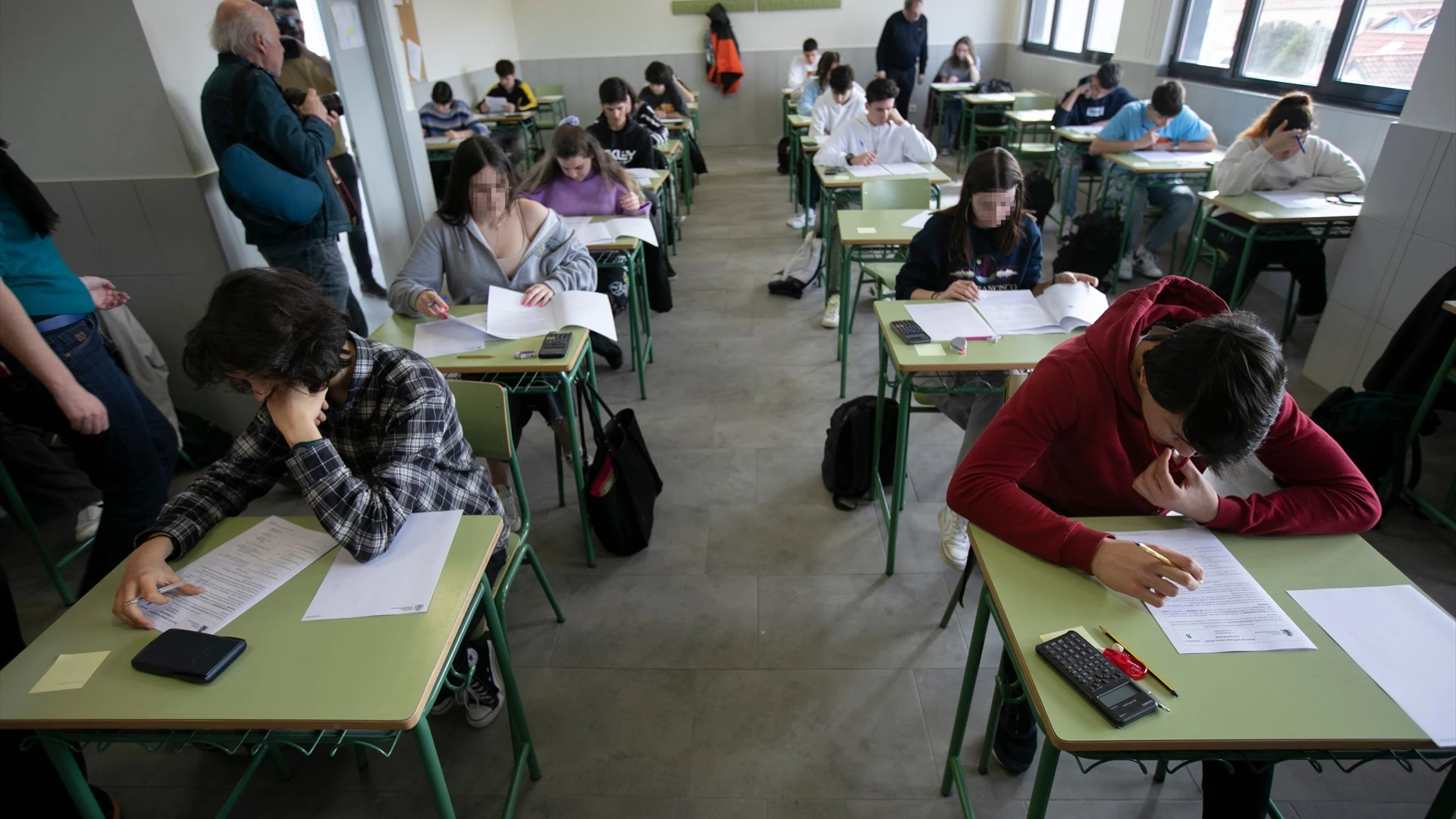 Aluumnos de una clase de 1º Bachillerato del Instituto Calderón de la Barca, en Gijón. 