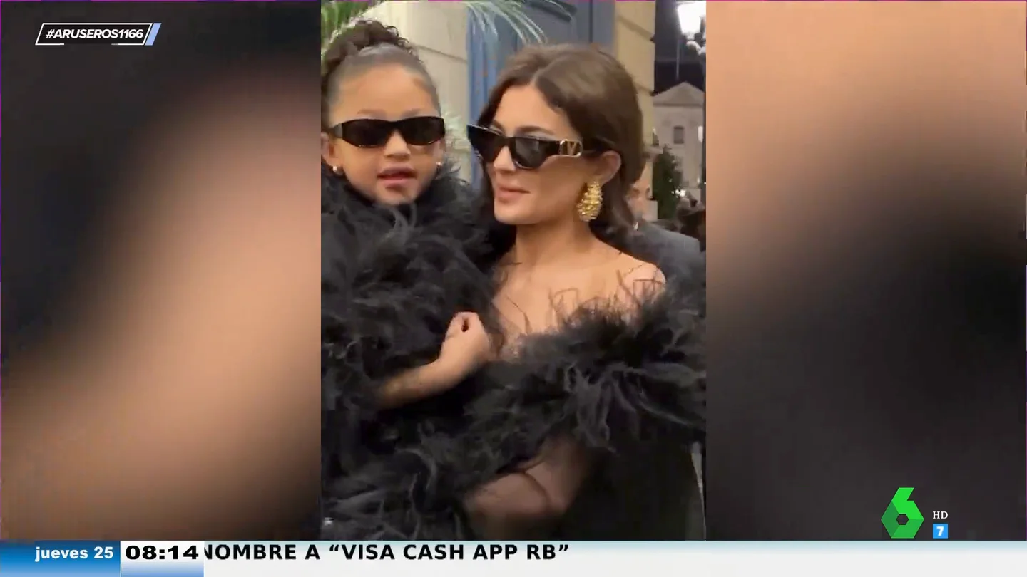 De Kylie Jenner con su hija a Jennifer Lopez convertida en una ninfa: los momentazos virales de los desfiles de moda De Kylie Jenner con su hija a Jennifer Lopez convertida en una ninfa: los momentazos virales de los desfiles de moda
