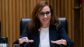 La ministra de Santidad, Mónica García, comparece este viernes ante la comisión correspondiente del Congreso. 