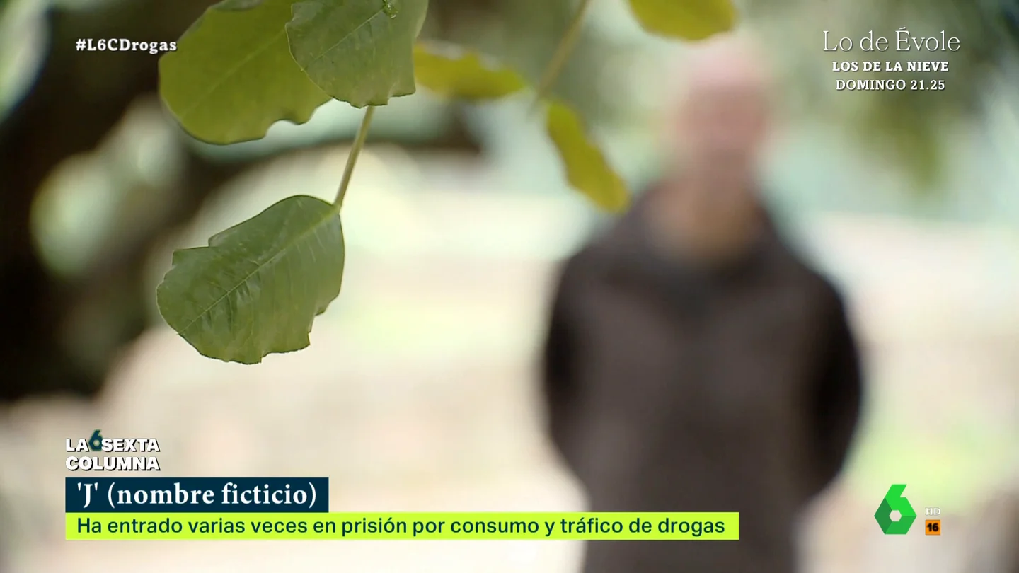 Un exconvicto recuerda el día que le detuvieron por narcotráfico laSexta Columna entrevista a 'Jota', un hombre que ha entrado y salido varias veces de la cárcel por delitos relacionados con drogas y que ahora, gracias a la asociación 'Erguete', afirma haber salido de prisión "pensando en rehacer mi vida".