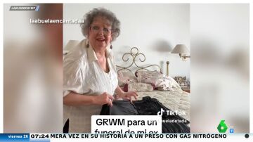 Una abuela prepara con ilusión el outfit para los funerales de sus ex, que aún no han muerto: "Qué ganas que tengo de usarlo"