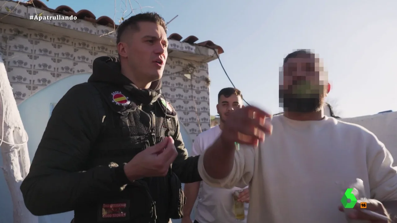 "Sin palabras": la reacción de Zazza el italiano cuando le instan a cortar la grabación en la Cañada Real