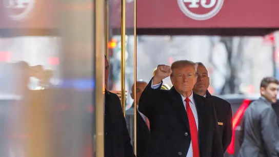 El expresidente de Estados Unidos Donald Trump fue registrado a su salida de la Torre Trump. El expresidente de Estados Unidos Donald Trump fue registrado a su salida de la Torre Trump.