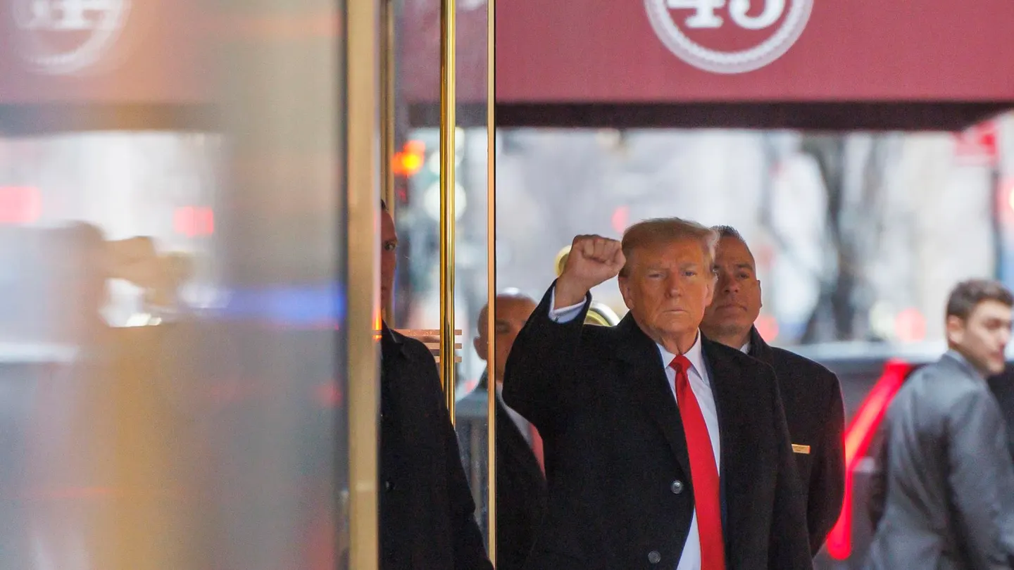 El expresidente de Estados Unidos Donald Trump fue registrado a su salida de la Torre Trump. El expresidente de Estados Unidos Donald Trump fue registrado a su salida de la Torre Trump.