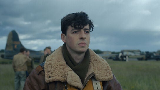 Anthony Boyler como el lugarteniente Harry Crosby en 'Los amos del aire'.