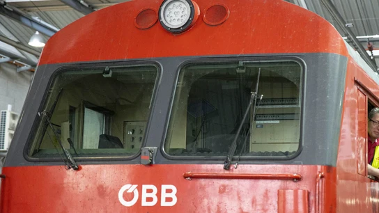 Un tren de la empresa estatal ÖBB en Viena. Un tren de la empresa estatal ÖBB en Viena.