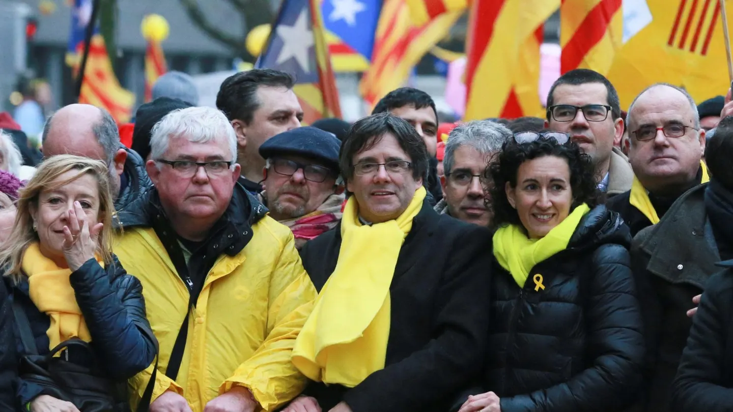 Foto de archivo de Carles Puigdemont, Francesc Homs y Marta Rovira, en una manifestación independentista en Bruselas. Foto de archivo de Carles Puigdemont, Francesc Homs y Marta Rovira, en una manifestación independentista en Bruselas.