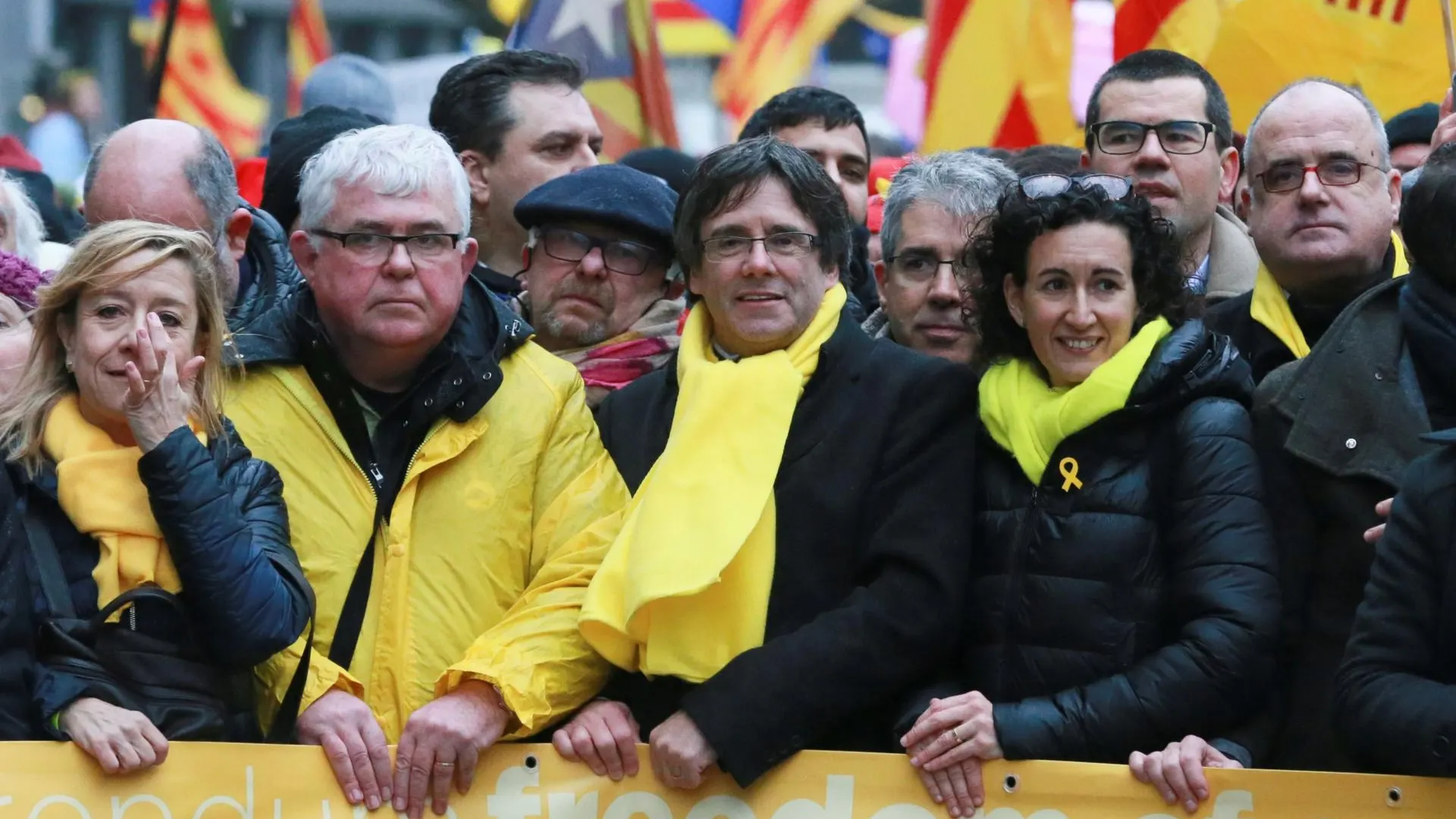 Foto de archivo de Carles Puigdemont, Francesc Homs y Marta Rovira, en una manifestación independentista en Bruselas.