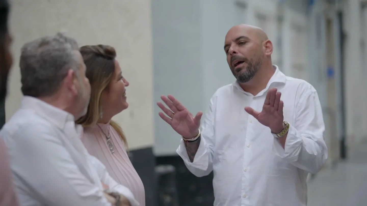 "¿Soy yo o te ha dado tembleque de rodillas?": Chicote, a Juampe (Villanos Bistró Canalla) en su visita a otro restaurante "¿Soy yo o te ha dado tembleque de rodillas?": Chicote, a Juampe (Villanos Bistró Canalla) en su visita a otro restaurante