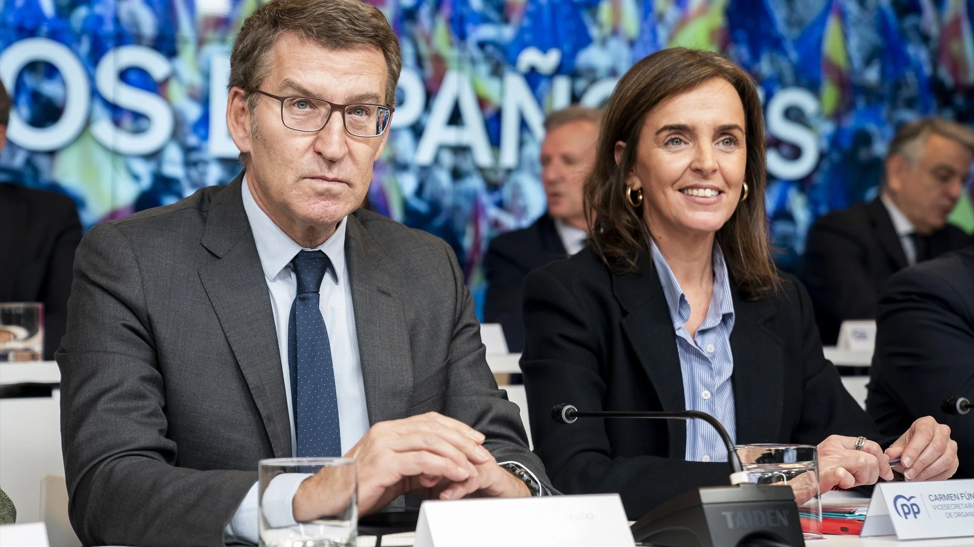 El líder del PP, Alberto Núñez Feijóo, y la vicesecretaria de Organización Territorial del PP, Carmen Fúnez.