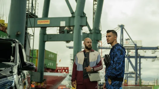 Mohamed Said y Khalid El Paisano, que debuta como actor, en una escena de 'Marbella'. Mohamed Said y Khalid El Paisano, que debuta como actor, en una escena de 'Marbella'.