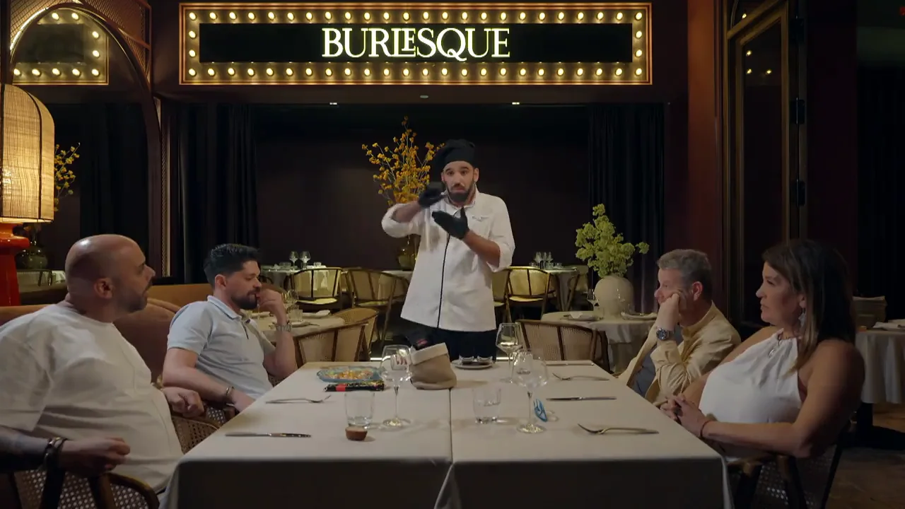 El enfado de Ramón, de Burlesque, cuando le acusan de que su salsa barbacoa es "de bote": "Vienes con un hacha en el hombro"