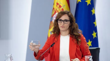 La ministra de Sanidad, Mónica García, durante la rueda de prensa posterior a la reunión del Consejo de Ministros