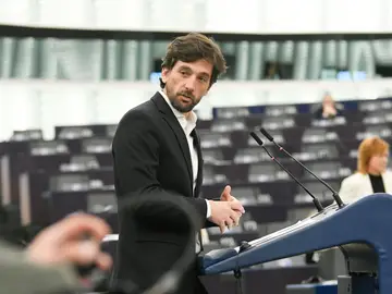 Adrián Vázquez alerta sobre la vía que impedirá amnistiar a Puigdemont a tiempo para las europeas