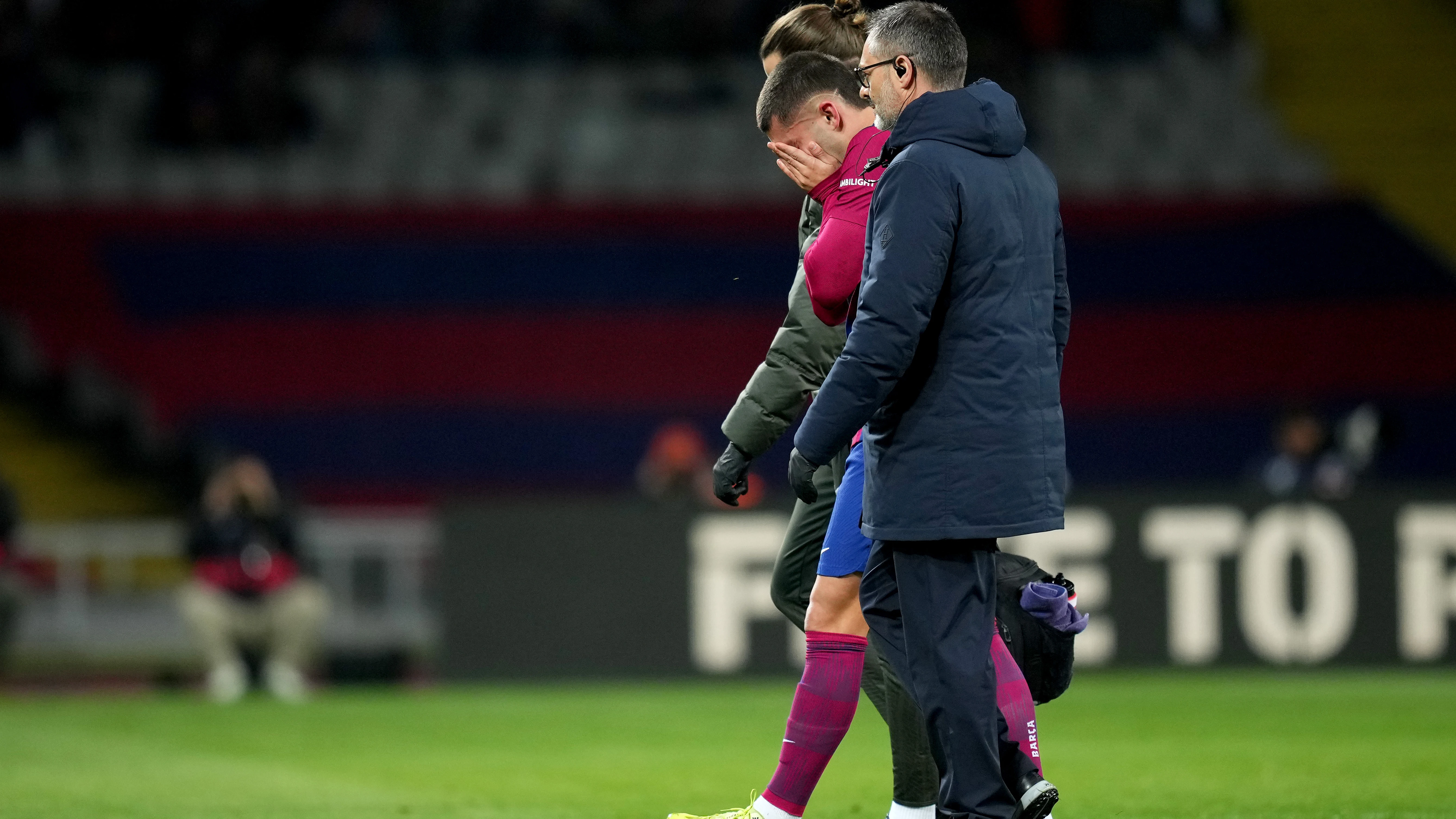 Ferran Torres cae lesionado y abandona llorando el partido ante Osasuna