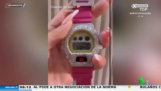 Alfonso Arús alucina con el reloj de diamantes que Cristiano Ronaldo le ha regalado a Georgina Rodríguez: "Parece el de Hello Kitty" Alfonso Arús alucina con el reloj de diamantes que Cristiano Ronaldo le ha regalado a Georgina Rodríguez: "Parece el de Hello Kitty"