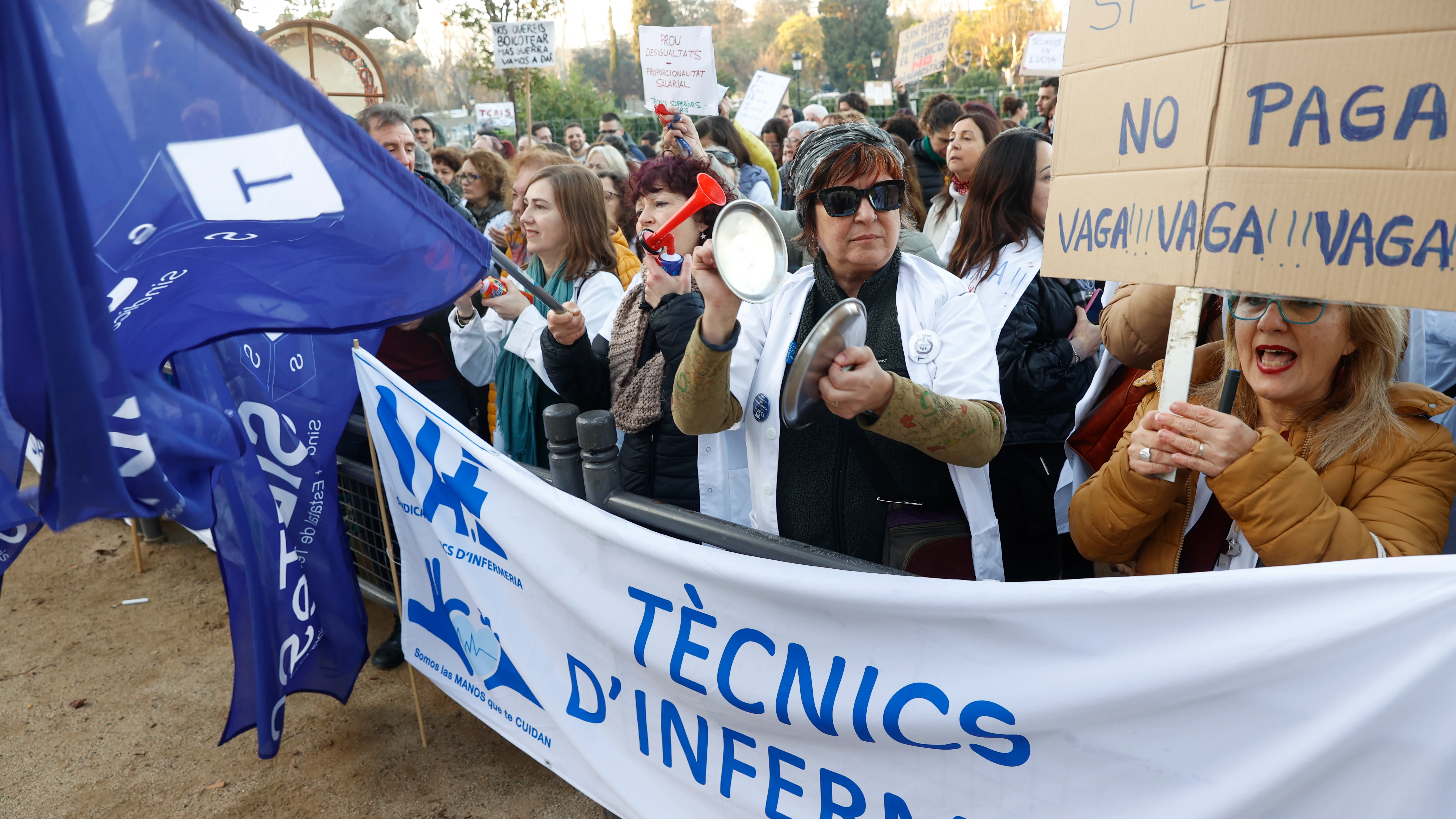 Técnicos sanitarios se han manifestado ante el Parlament el pasado 24 de enero