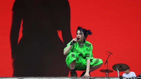 La cantante estadounidense Billie Eilish actúa en el escenario durante el BBC Radio 1's Big Weekend en Stewart Park. La cantante estadounidense Billie Eilish actúa en el escenario durante el BBC Radio 1's Big Weekend en Stewart Park.