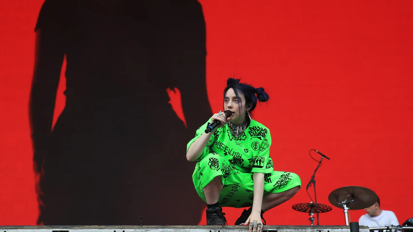La cantante estadounidense Billie Eilish actúa en el escenario durante el BBC Radio 1's Big Weekend en Stewart Park. La cantante estadounidense Billie Eilish actúa en el escenario durante el BBC Radio 1's Big Weekend en Stewart Park.