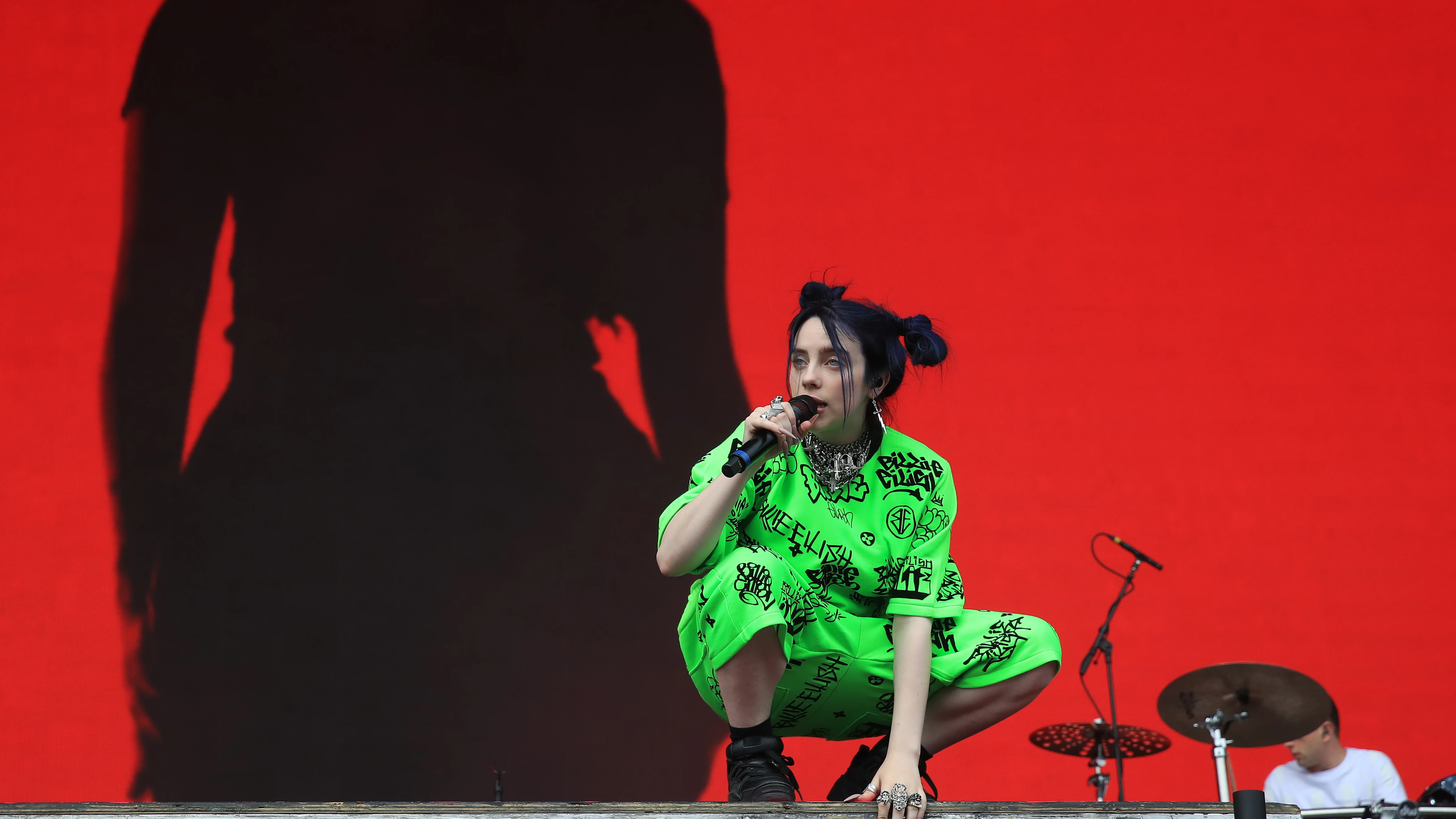 La cantante estadounidense Billie Eilish actúa en el escenario durante el BBC Radio 1's Big Weekend en Stewart Park. 