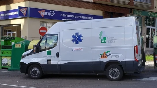 Imagen de archivo de una ambulancia del Servicio Extremeño de Salud Imagen de archivo de una ambulancia del Servicio Extremeño de Salud