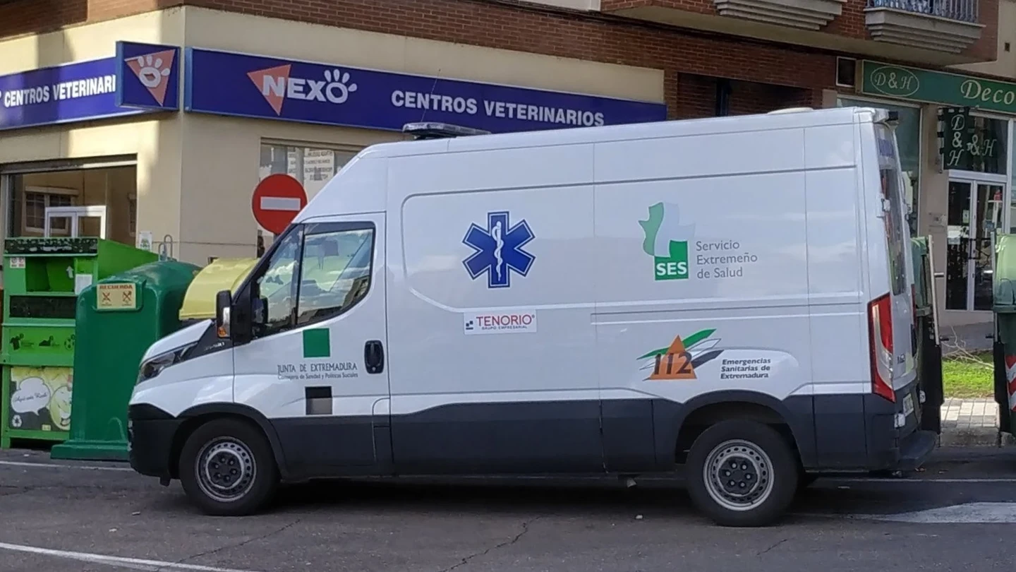 Imagen de archivo de una ambulancia del Servicio Extremeño de Salud Imagen de archivo de una ambulancia del Servicio Extremeño de Salud