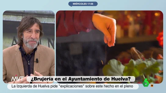 Benjamín Prado, sobre la brujería en el Ayuntamiento de Huelva "A Huelva no le pueden seguir pasando tantas cosas raras", comenta Benjamín Prado en este vídeo de Más Vale Tarde, donde asegura no creerse que el Partido Popular haya realizado un ritual de brujería en el Ayuntamiento de Huelva.