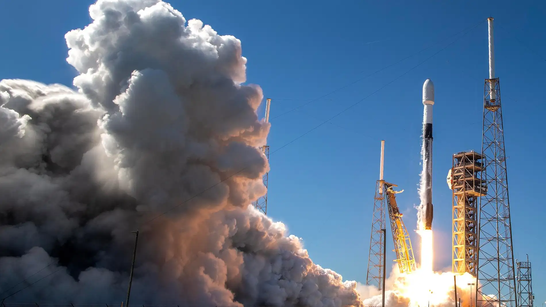 Un Falcon 9 lanza la cápsula de carga Cygnus rumbo a la Estación Espacial Internacional