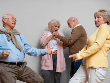 personas mayores bailando personas mayores bailando