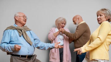 personas mayores bailando personas mayores bailando
