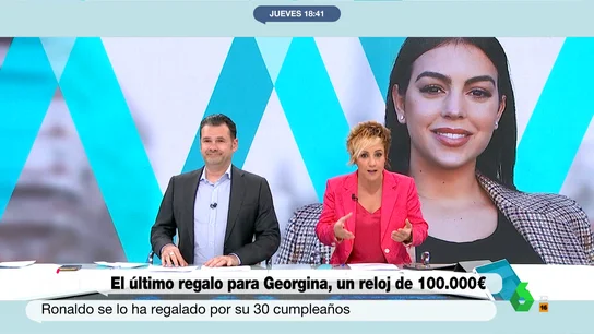 La reacción de Cristina Pardo al cumpleaños de Georgina: "Nadie daba crédito de que cumpliera solo treinta" "Lo siento por ella, pero pensábamos que cumplía más", comenta Cristina Pardo en este vídeo de Más Vale Tarde donde analizan el reloj de 100.000 euros que Cristiano ha regalado a Georgina y otros obsequios excéntricos de la pareja.