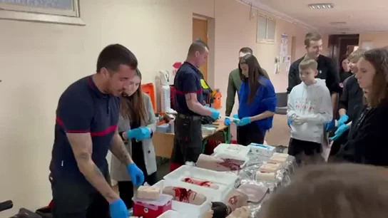 Una ONG española enseña primeros auxilios en Kyiv Una ONG española enseña primeros auxilios en Kyiv