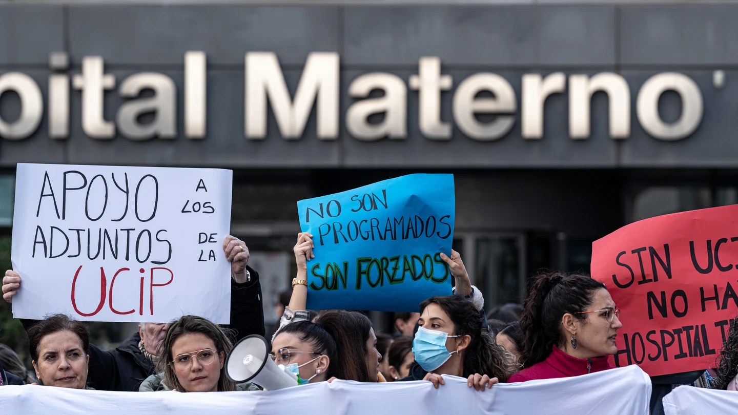 Concentración para reclamar una solución para la UCI Pediátrica de La Paz, el pasado 24 de enero. Concentración para reclamar una solución para la UCI Pediátrica de La Paz, el pasado 24 de enero.