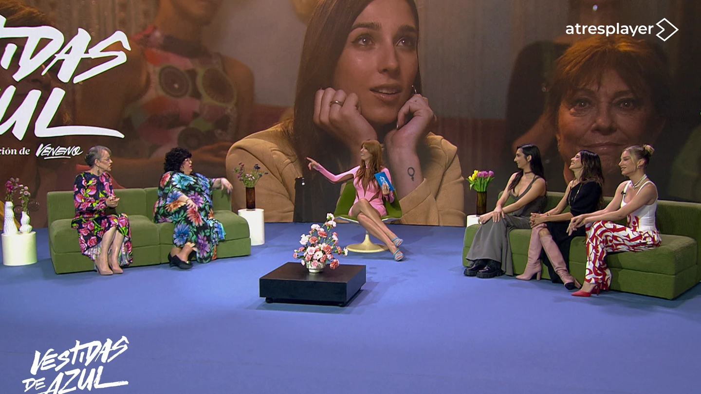 La Juani, Paca la Piraña, Valeria Vegas, Lola Rodríguez, Goya Toledo y Álex Saint en el especial de 'Vestidas de azul'. La Juani, Paca la Piraña, Valeria Vegas, Lola Rodríguez, Goya Toledo y Álex Saint en el especial de 'Vestidas de azul'.