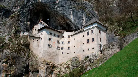 Castillo de Predjama Castillo de Predjama