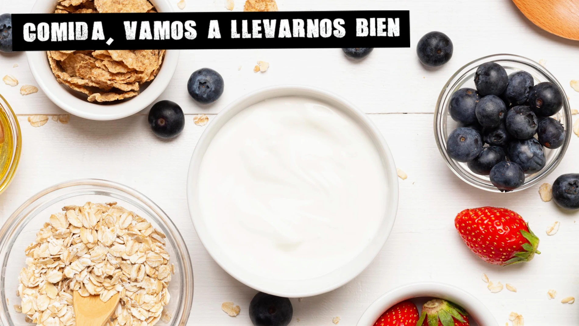 El yogur contiene probióticos naturales, y los cereales integrales, prebióticos. 