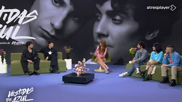 Javier Ambrossi, Javier Calvo, Valeria Vegas, Mikel Rueda, Claudia Costafreda e Ian de la Rosa en el especial de 'Vestidas de azul'.