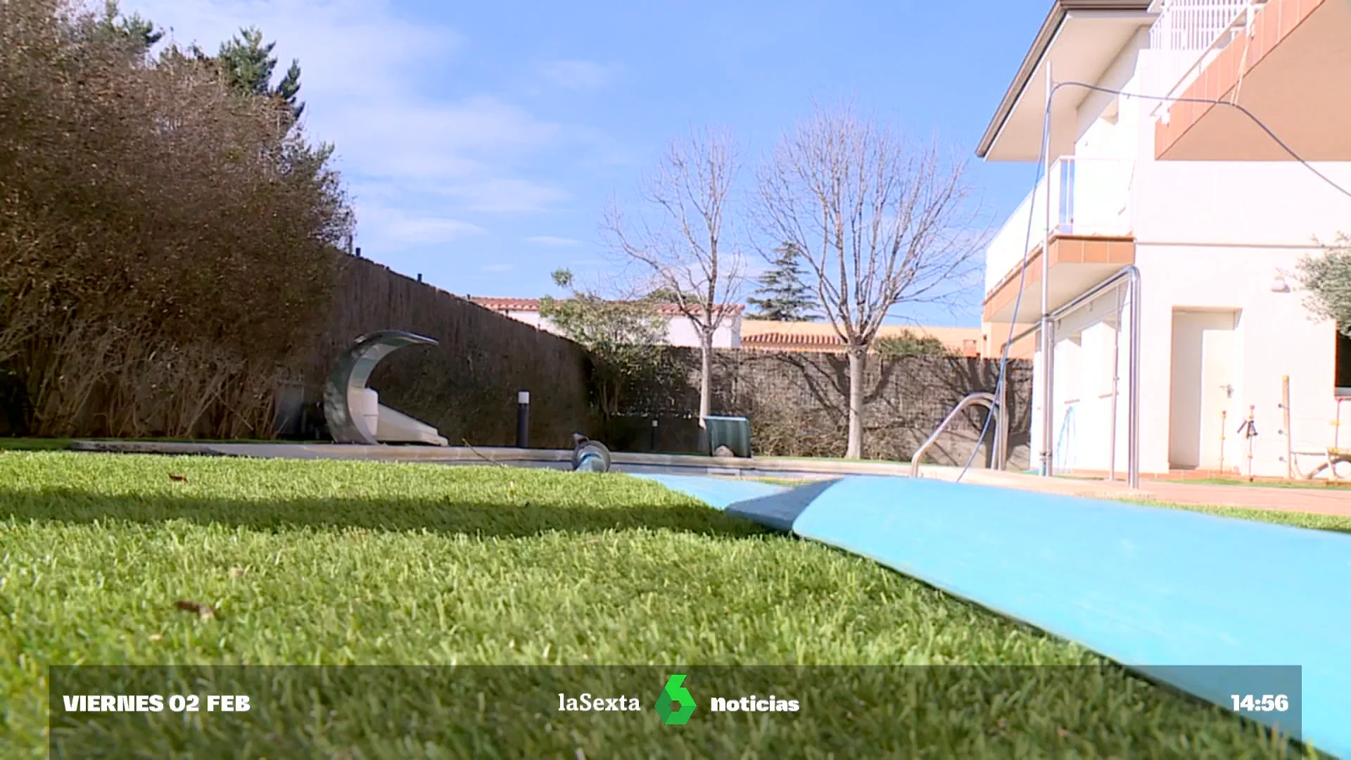 piscina con agua de mar