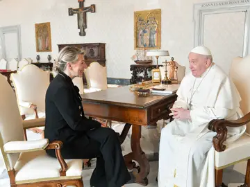  Yolanda Díaz, con el papa Francisco en el Vaticano.