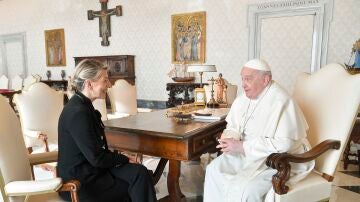  Yolanda Díaz, con el papa Francisco en el Vaticano.