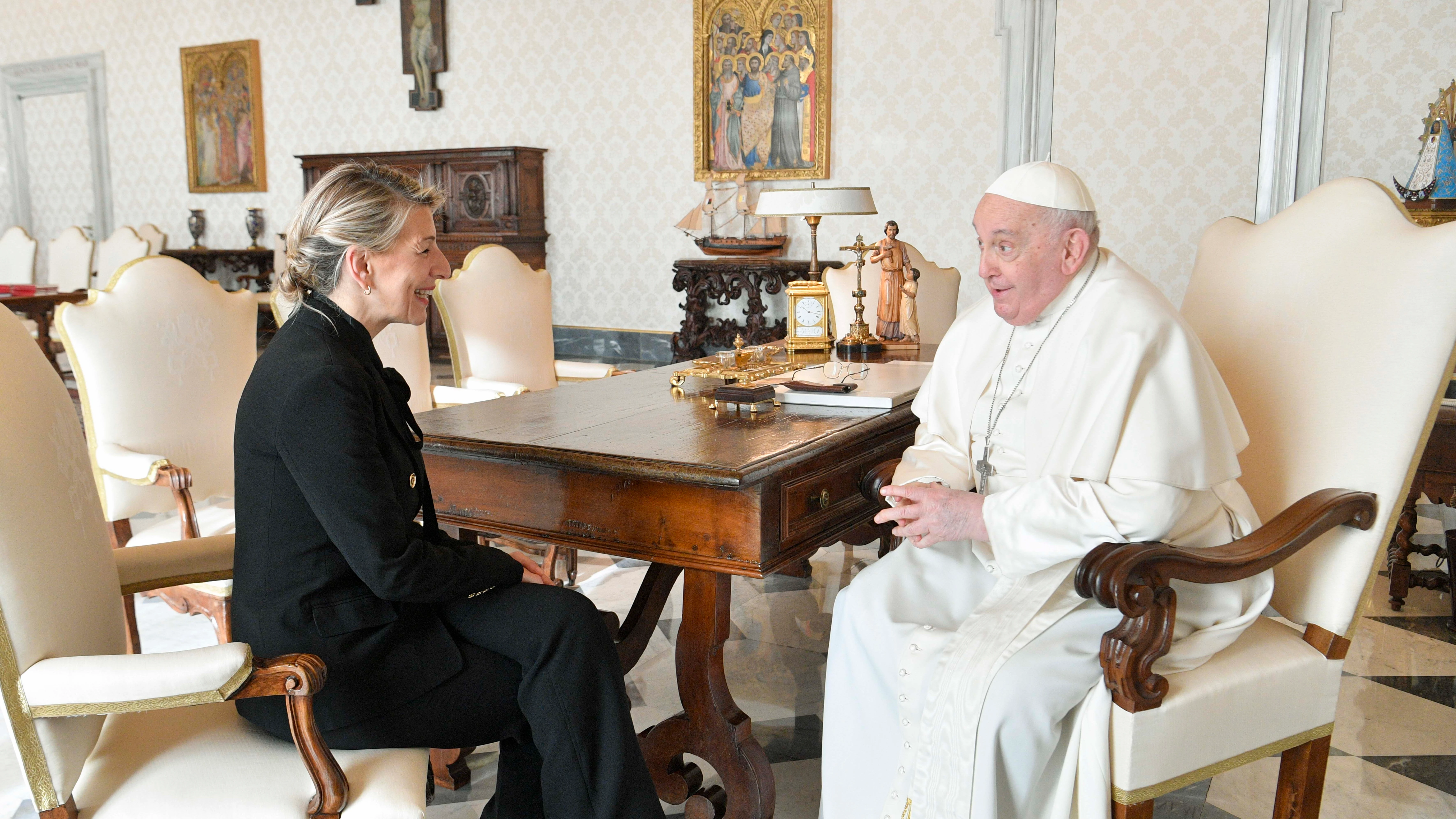  Yolanda Díaz, con el papa Francisco en el Vaticano.