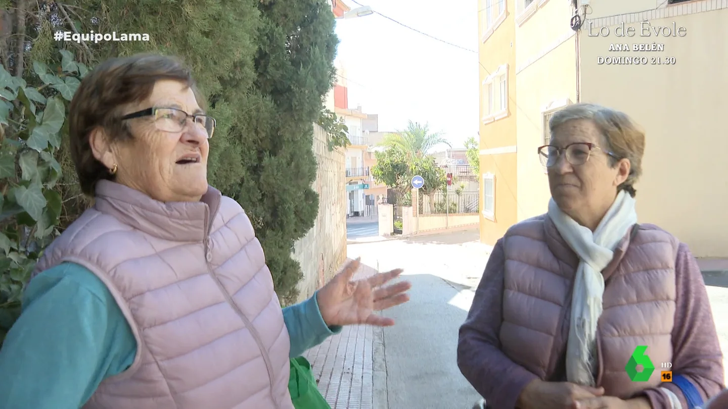 "Había muchos coches de lujo, de gente con dinero": los vecinos de Abanilla hablan sobre la secta budista "Había muchos coches de lujo, de gente con dinero": los vecinos de Abanilla hablan sobre la secta budista