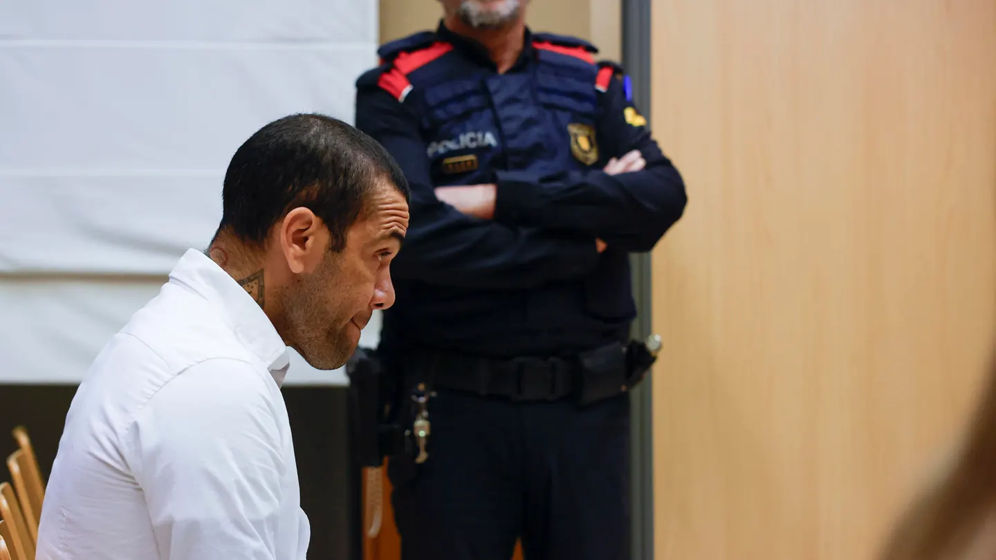 Dani Alves, durante el juicio por violación en la Audiencia de Barcelona Dani Alves, durante el juicio por violación en la Audiencia de Barcelona