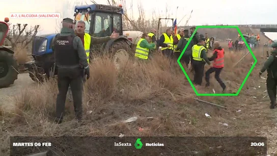 Tensión entre Guardia Civil y agricultores en L'Alcudia (Valencia): "¡Tira el palo!" Tensión entre Guardia Civil y agricultores en L'Alcudia (Valencia): "¡Tira el palo!"