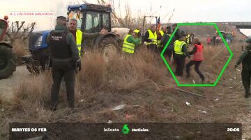 Tensión entre Guardia Civil y agricultores en L'Alcudia (Valencia): "¡Tira el palo!"